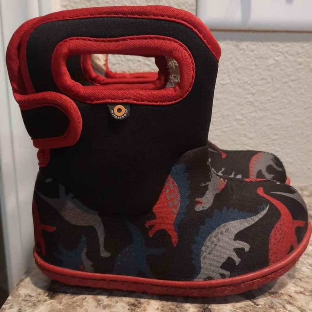 Bogs Dinosaur baby boots size 7